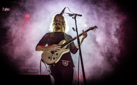 Vokalis Opeth Mikael Akerfeldt Garap Scoring Serial Netflix, Clark