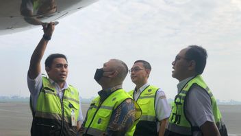 ドゥディ運輸大臣がソエッタ空港で航空機耐空性検査を実施