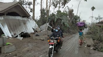 Polisi Rutin Patroli untuk Jaga Rumah Warga Korban Erupsi Semeru dari Pencurian