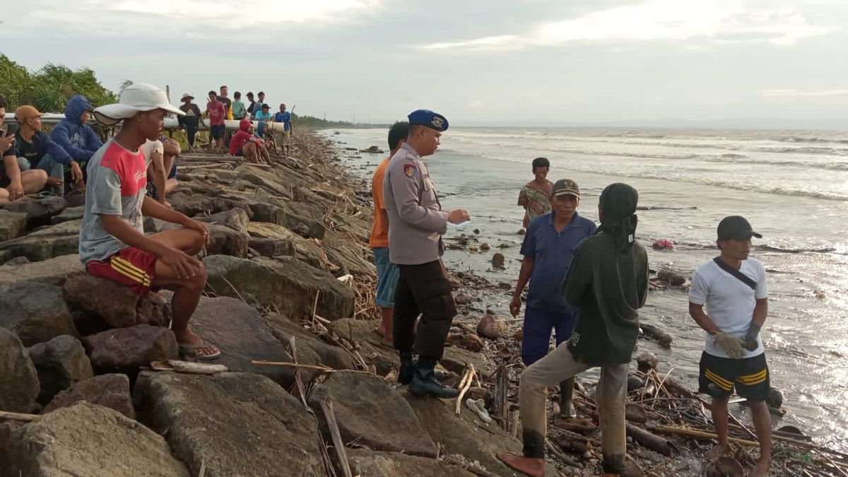 Check Shrimp Campbak, Two Missing Workers Are Dried With Waves In The Waters Of Cibungur Serang