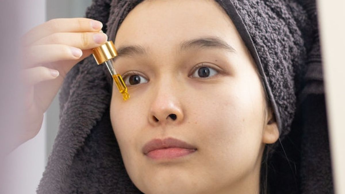 Beauty Experts Call It Important To Use Face Serum