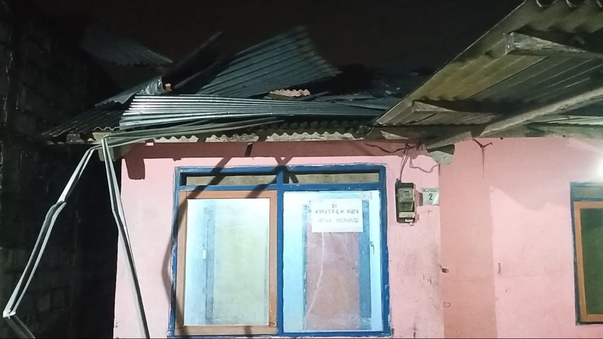44 Residents' Houses Damaged By Strong Winds In Mojokerto