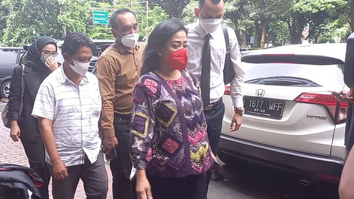 Erwin Riduan, PPAT yang Jadi Tersangka Kasus Mafia Tanah Nirina Zubir Serahkan Diri ke Polda Metro Jaya 