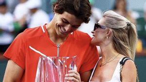 <i>So Sweet</i>! Taylor Fritz Ingin Persembahkan Trofi Juara Wimbledon untuk Kekasih Cantiknya Morgan Riddle