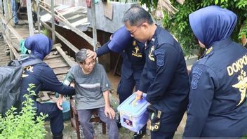 Cegah Datangnya Penyakit, Korban Banjir Oku Diperiksa Tim Kesehatan Kepolisian