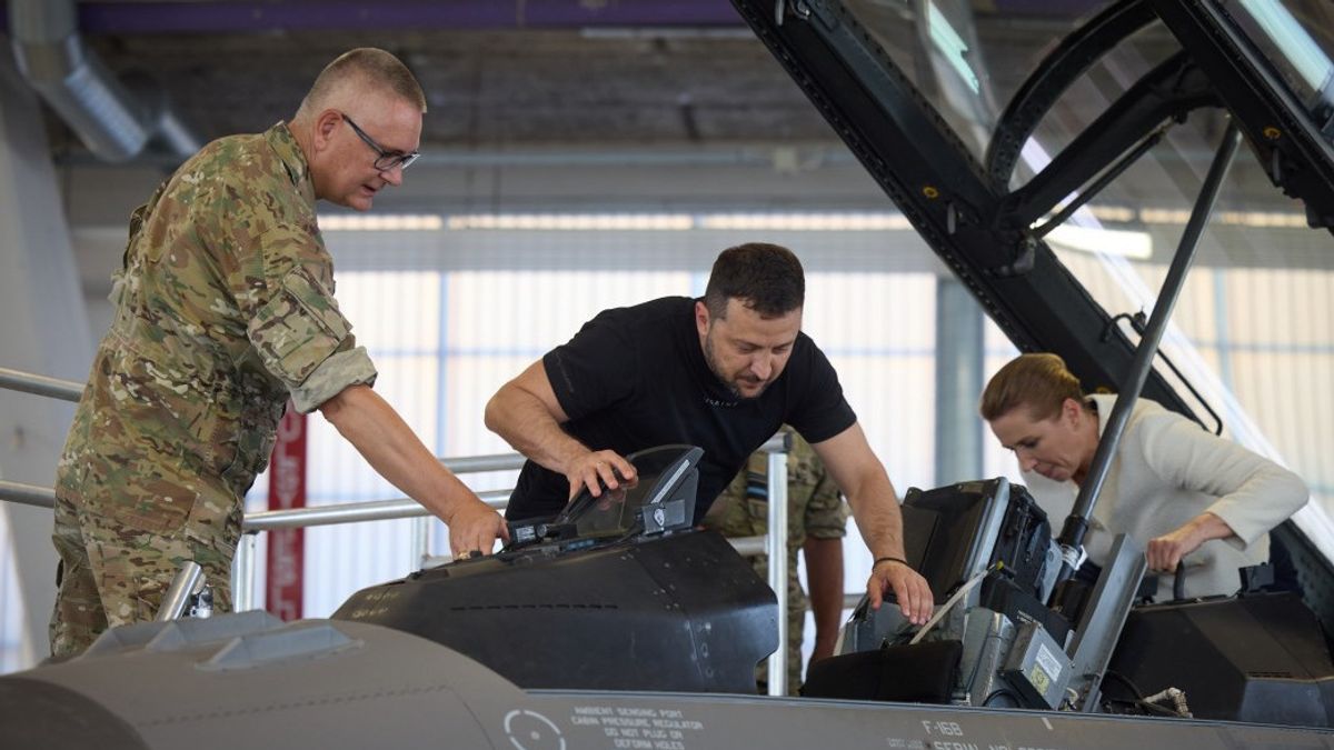 Ukraine to Receive F-16 Jets This Summer, President Zelensky Says Strengthening Defenses But Numbers Not Enough