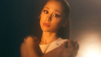 Ariana Grande fait une célébrité dans la vidéo de la musique oui, et? Pour Paula Abdul