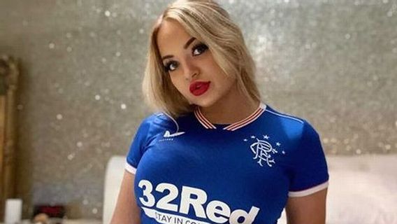 Pornstar, Amoureuse Des Rangers, Lance Le Calendrier De L’Avent Avant Son Match Contre Le Standard De Liège