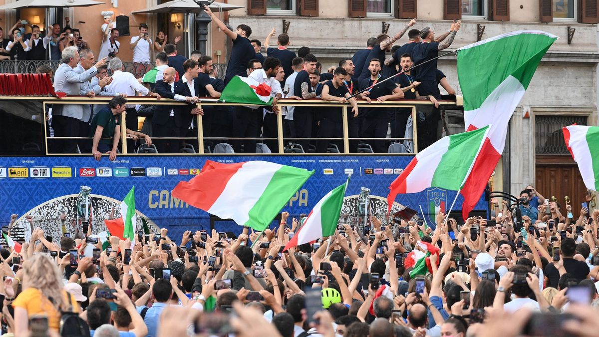 احتفال إيطاليا بكأس الأمم الأوروبية 2020 يتحول إلى البرية، قاتل محترف يستفيد من الفوضى بإطلاق النار على هدفه