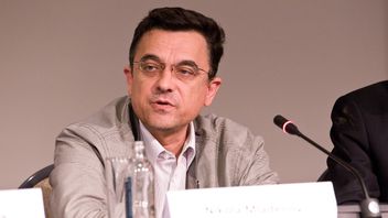 ممثل مكتب الأمم المتحدة في غزة نيكولاي ملادينوف يقول أن القيود على الحدود الإسرائيلية تعوق إيصال المساعدات