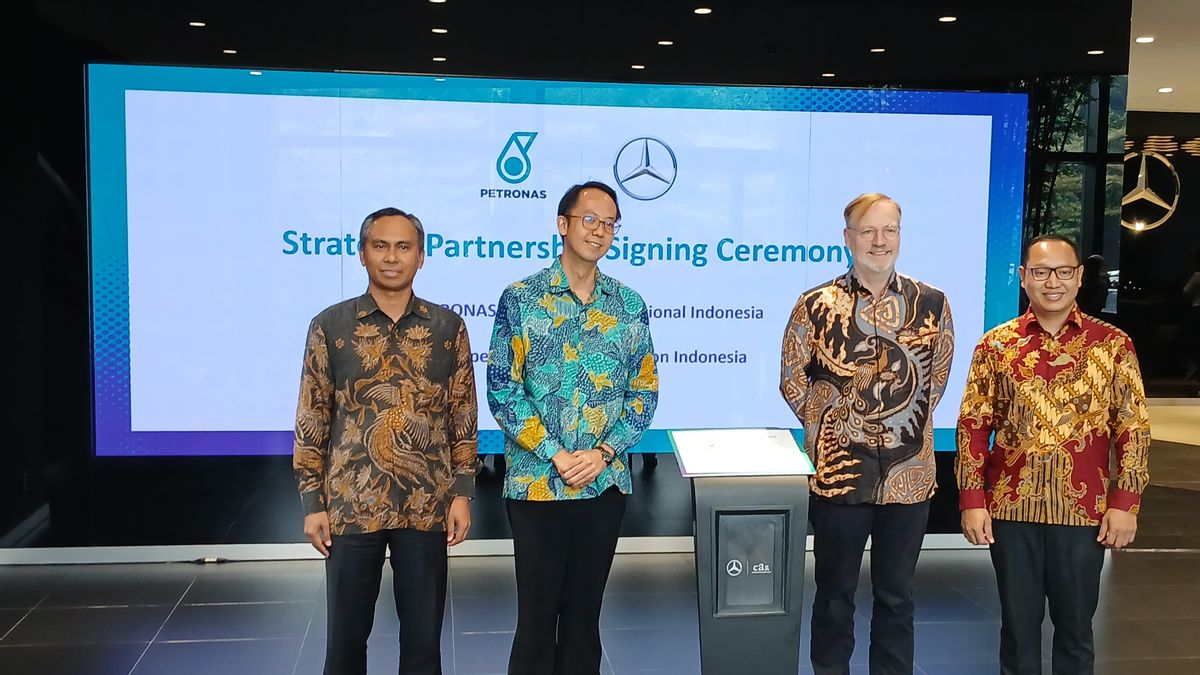 Mercedes-Benz Indonesia Develops Purnajual Services With Petronas
