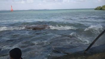 Des fuites de pétrole polluent les eaux de la baie de Sasah-Bintan