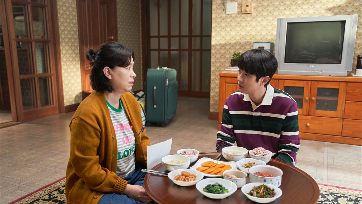 Review Film <i>Number One</i>: Kisah Keluarga Choi Woo Shik yang Kurang Fokus