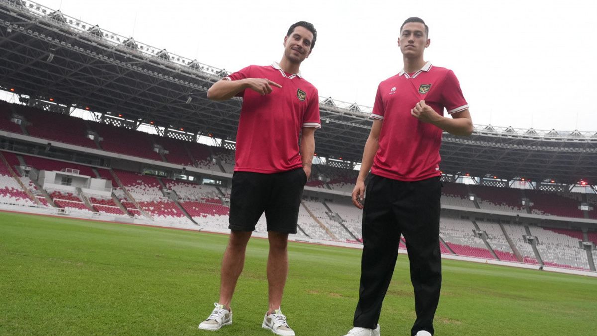 Jay Idzes And Thom Haye Around Gelora Bung Karno Main Stadium