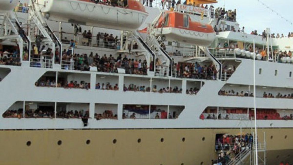 レバラン・ホームカミングに先立ち、ペルニはカリマンタン-ジャワ航路船の運航頻度を増加