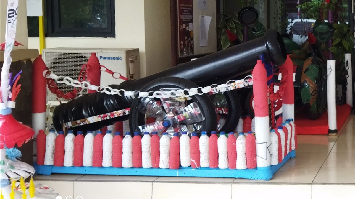 PPSU Kelurahan Duren Sawit Creates Cannon Crafts Using Used Galon Ahead Of RI's 79th Anniversary