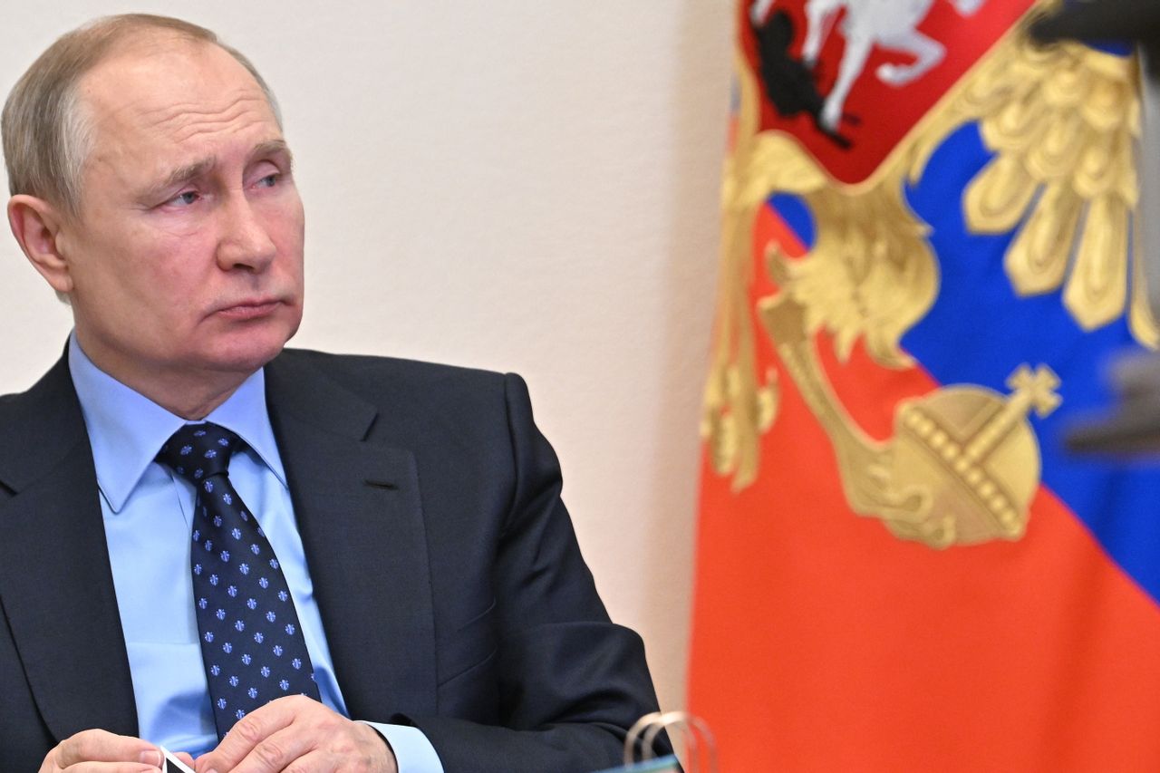 プーチンはウクライナで殺された兵士の家族のために7,421,000ルーブルを与えます