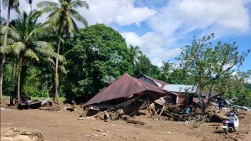 Rumahnya Rusak Parah Tertimbun Longsor, Warga Agam Sumbar Harapkan Huntara 