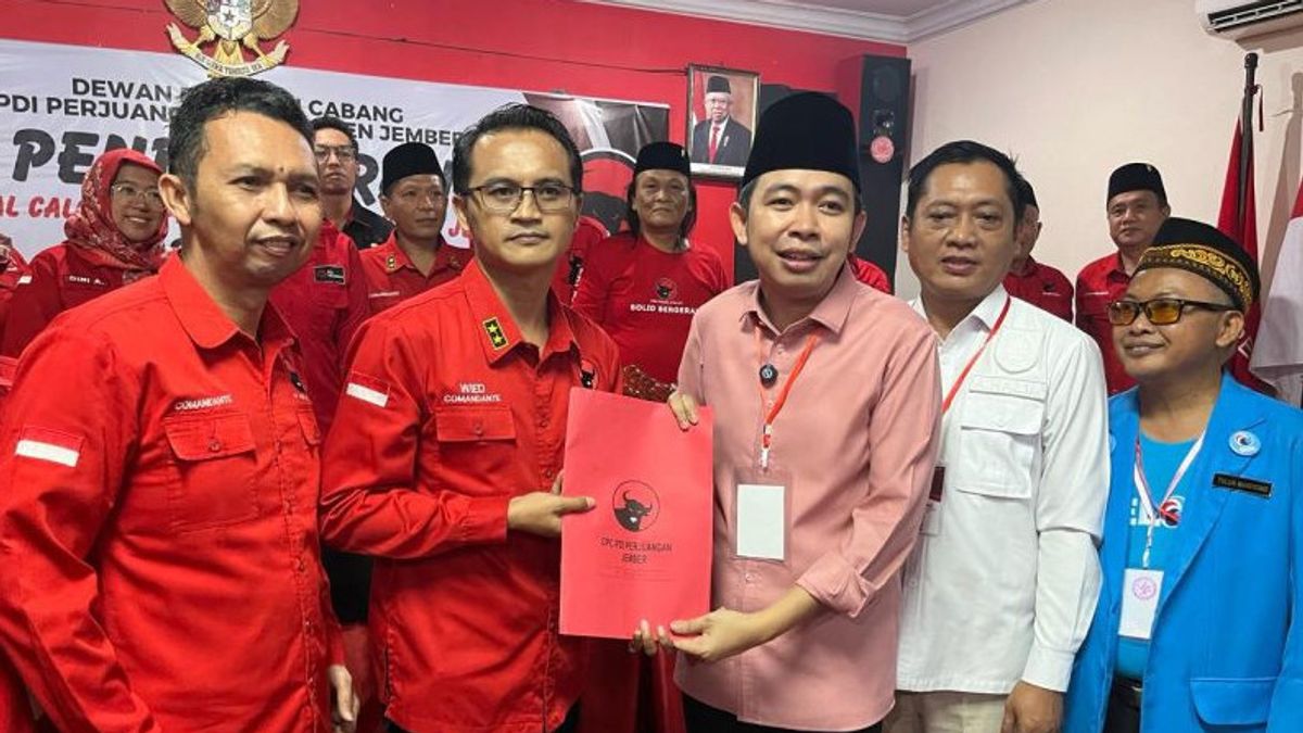 Incumbent, Ex-PUPR Officials To Members Of The East Java DPRD Officially Register For The 2024 Jember Pilbup Through PDIP