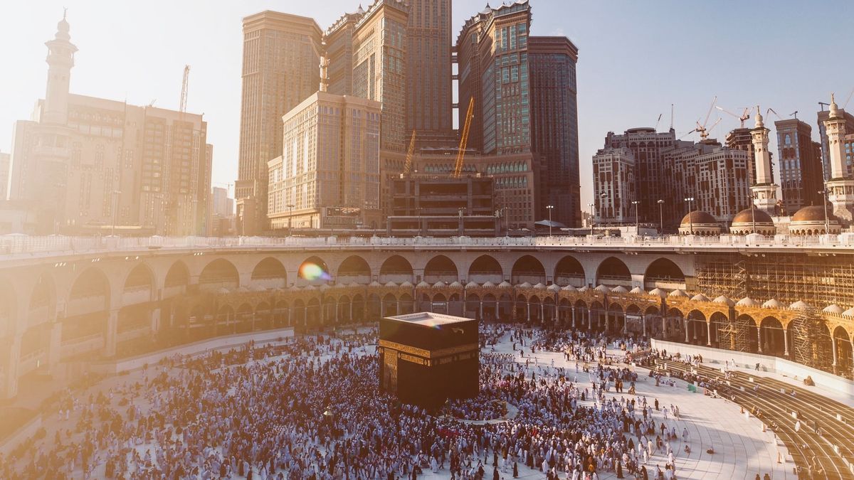 Lebih Panas Dibanding Tahun 2019, Suhu di Saudi Tembus 45 Derajat, Calon Haji Diimbau untuk Tidak Tunda Minum Air