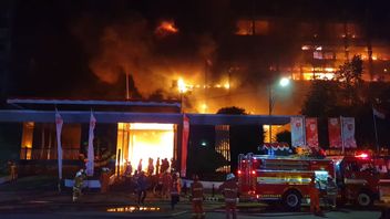 Gedung Kejaksaan Agung Terbakar, Gubernur Anies Datang ke Lokasi