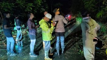 北タパヌリのある家族が車内の地滑りに埋もれ、3人が死亡した