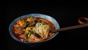 Jangan Makan Ramen Berlebihan, Ini Efeknya pada Kesehatan