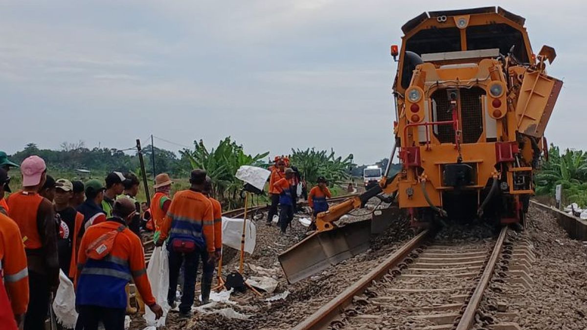 29 Perjalanan KA Jarak Jauh Masih Dialihkan Akibat jalur Rel di Grobogan Terputus