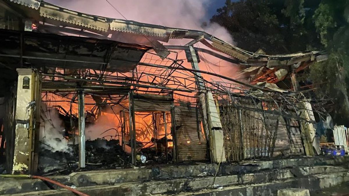 Curhat Penjual Barang Antik Komunitas Punk di Taman Pasar Puring, Barang Terbakar Rugi Puluhan Juta