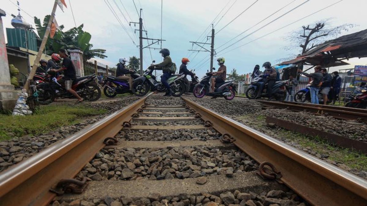 Speed Of Crossing Cirebon Reaches 120 Km Per Hour, KAI Asks Residents To Be Alert At Train Crossings