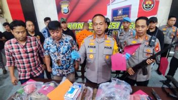 Polrestabes Makassar Gerebek Pabrik Pembuatan Senjata Tajam Busur