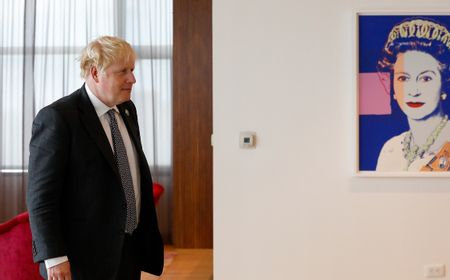 Andalkan Dosis Vaksin Booster, PM Johnson Bakal Cabut Pembatasan COVID-19 di Inggris