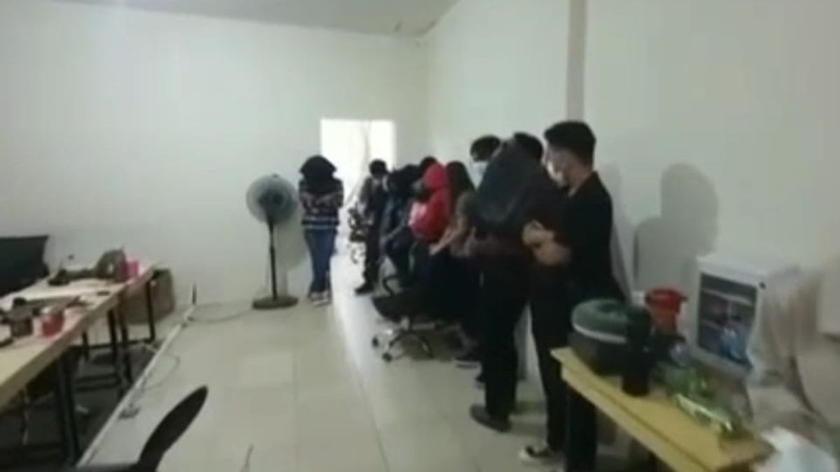 Polisi Gerebek Kantor Pinjol Illegal Di Manado, 2 Orang Jadi Tersangka