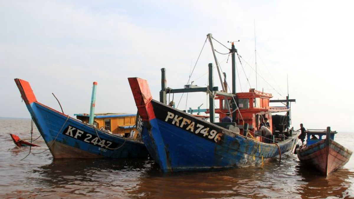 The Ministry Of Maritime Affairs And Fisheries Is Urged To Follow Up On The Finding Of 16 Thousand Ships Without Permit In Indonesia