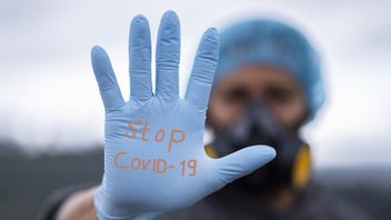 جيمباران بالي مليئة بالسياح ، وعلماء الأوبئة : الجميع سعداء وسعيدة نسيان وباء COVID - 19