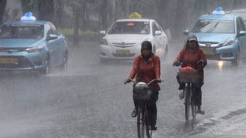 4月初的天气,雅加达从周一早上到晚上的雨