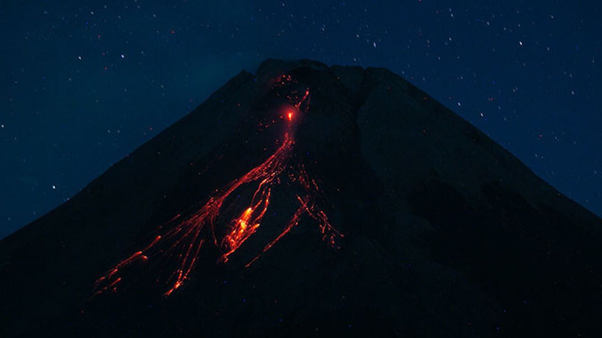 Mount Merapi Today: Launches 24 Times Incandescent Lava Falls To The Southwest