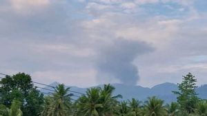 Gunung Dukono Lontarkan Abu Vulkanik hingga 800 Meter