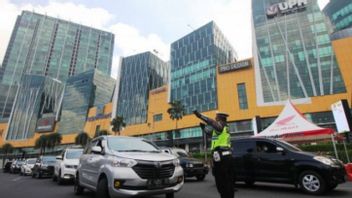 La Poupée 'Squid Game' à Tunjungan Surabaya Est Démantelée Par La Police De La Fonction Publique