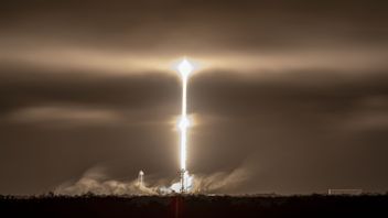 Début 2022 SpaceX Lance à Nouveau Falcon 9 Et Apporte Des Dizaines De Satellites De Starlink