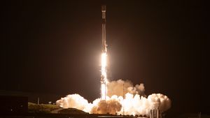SpaceX Luncurkan 2 Roket Falcon 9 ke Orbit dalam Sehari