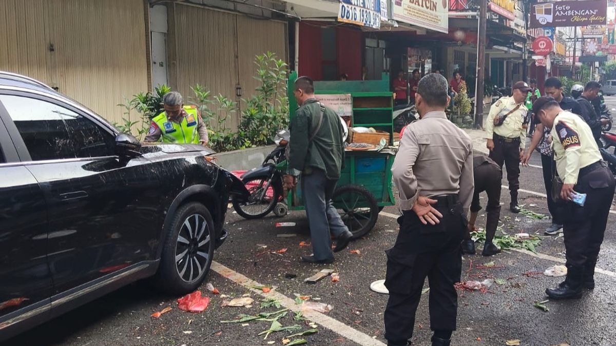 Ahead of Eid, Critical Chicken Noodle Seller in Jakut Hit by Chery Luxury Car