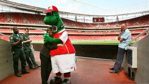 Arsenal Rumahkan Gunnersaurus, Ozil Tawarkan Talangi Gajinya 