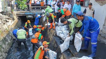 Terjunkan 2.000 ASN-PJLP DKI Kerja Bakti, Heru Budi: Kita Tanggulangi Banjir