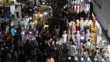 Jelang Lebaran, Omzet Pedagang Pakaian Pasar Tanah Abang Tembus Rp12 Juta per Hari