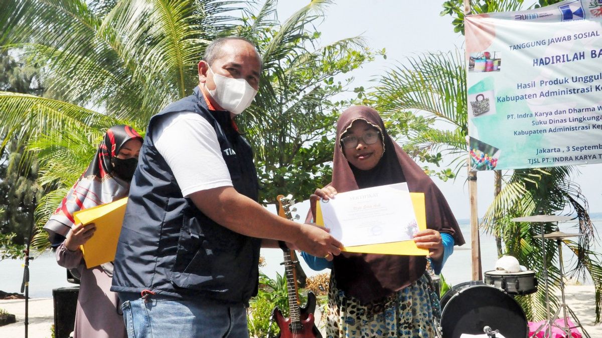 Indra Karya Beri Pelatihan dan Fasilitas Produksi Pemanfaatan Limbah Plastik Bagi UMKM di Pulau Tidung