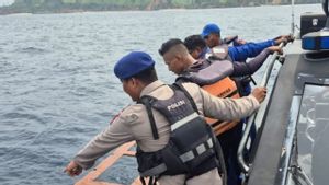 Tim SAR Temukan Serpihan Badan Kapal Wisata Tenggelam di Labuan Bajo