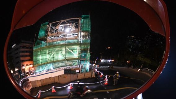 The Thamrin Clock Monument To Monas Was Moved In Stages