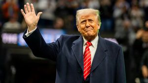 Penjelasan Dokter Harvard Soal Pembengkakan Kaki Trump, Berbahaya?