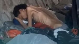 Iyos, Pria Bertubuh Ceking yang Tidur di Kolong Flyover, Ditangani Dinsos Kota Tangerang Setelah Viral di Media Sosial